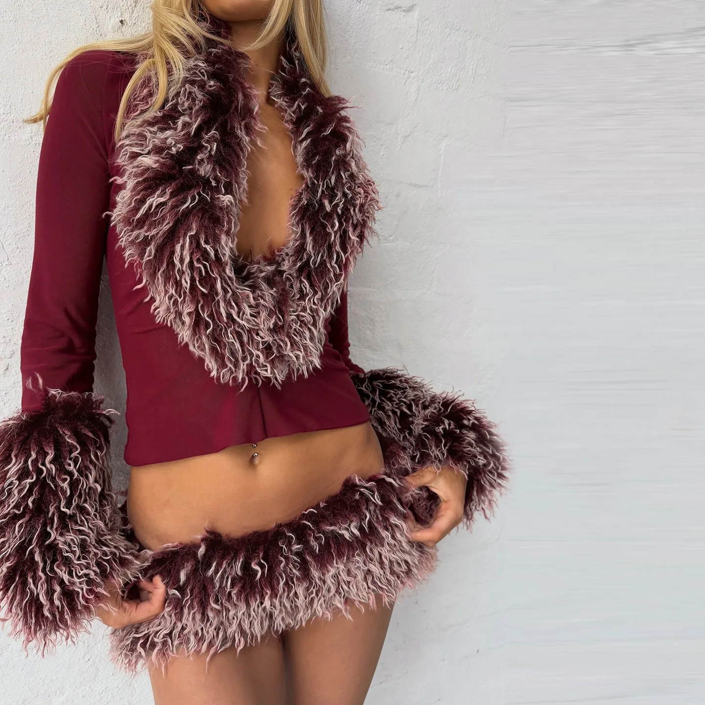 2026 Autumn. New Women's Fashion Fur Necklace Long Sleeve Short Top Erotogenic Low Waist Plush Short Skirt Set