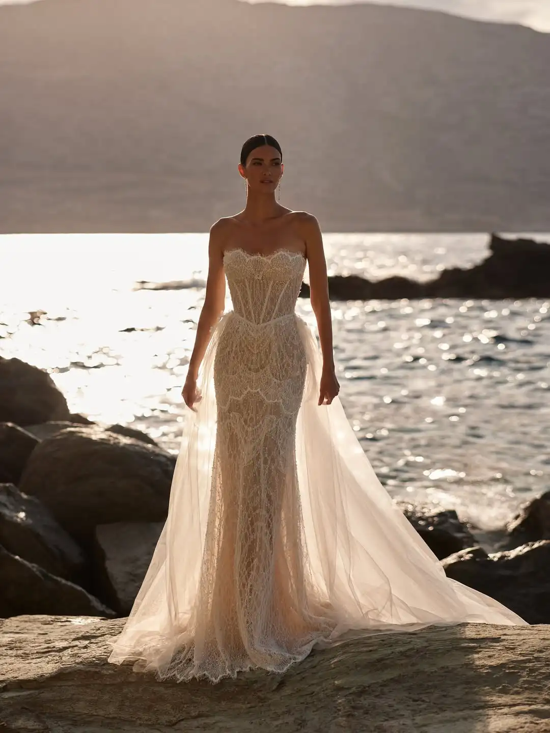 Ofherown エレガントなレースビーズのウェディングドレスマーメイドコートトレインブライダルガウンストラップレスジッパーアップvestido de noviaカスタマイズ