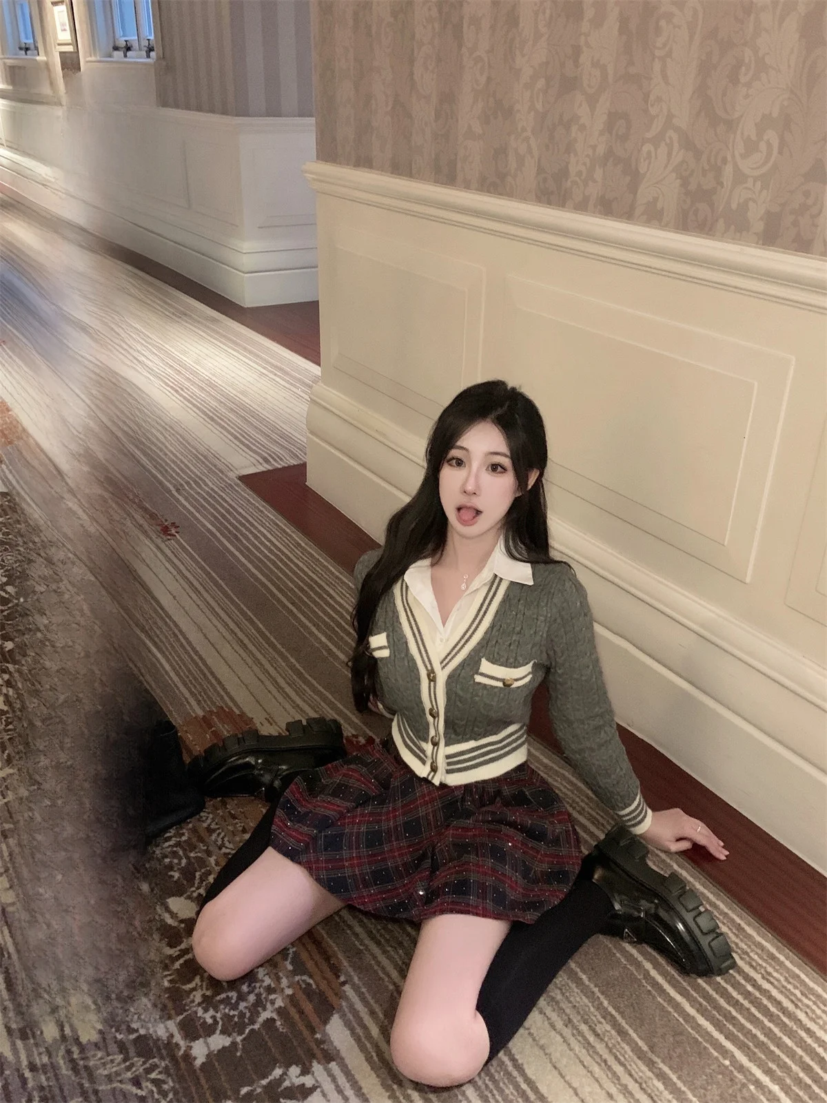 

Hotdog Very Spicy warts School Season ay Open Cardigan White ort irt Red Plaid Skirt Faion Set for Women