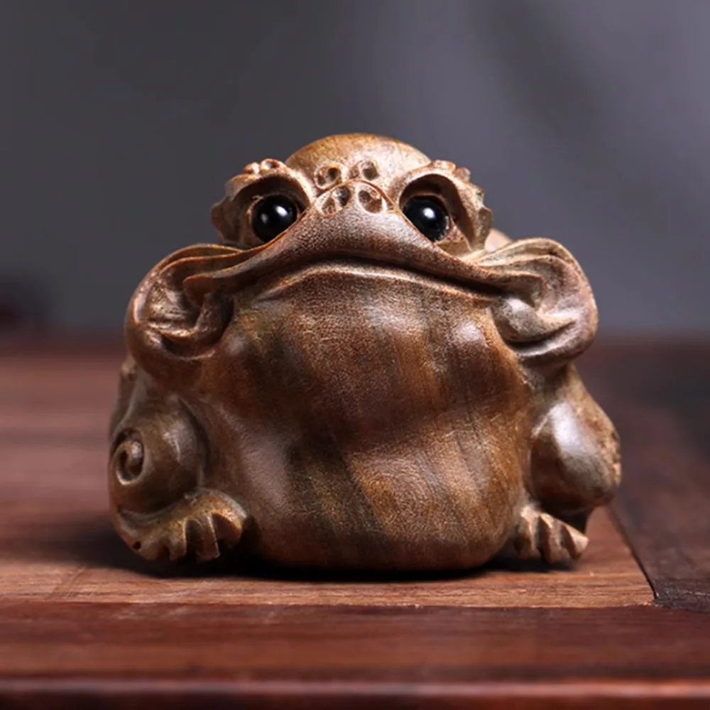 JW156- 6.8 CM Three Legged Golden Toad Green Sandalwood Sculpture Frog Animal Decoration Craft Gift Miniatur Ornaments