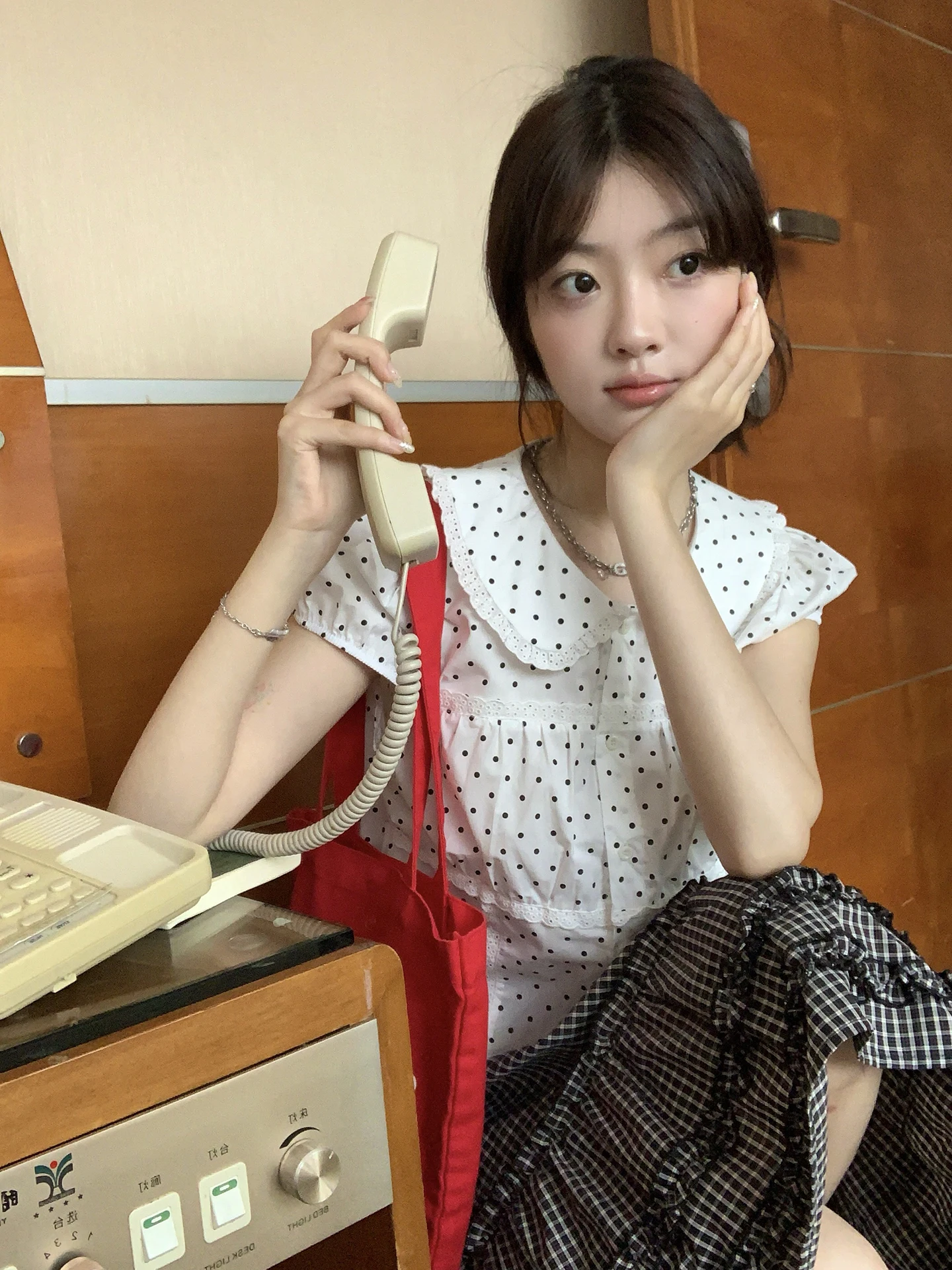 

Рубашка Hollyii в корейском стиле с милым воротником-куклой, в горошек, с кружевом, с коротким рукавом, весна 2026, новинка, дышащая, свободного кроя
