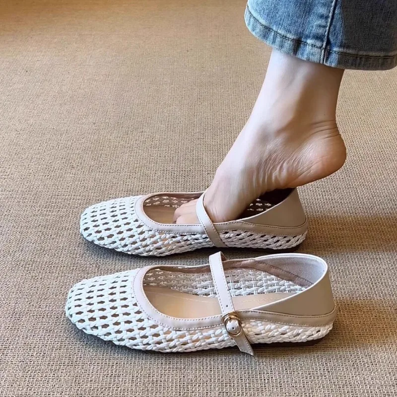 2026 Summer Non-Slip Durable Woven Hollow Fishnet Shoes Mesh Casual Women's Flats with Round Toe and Buckle Sandals