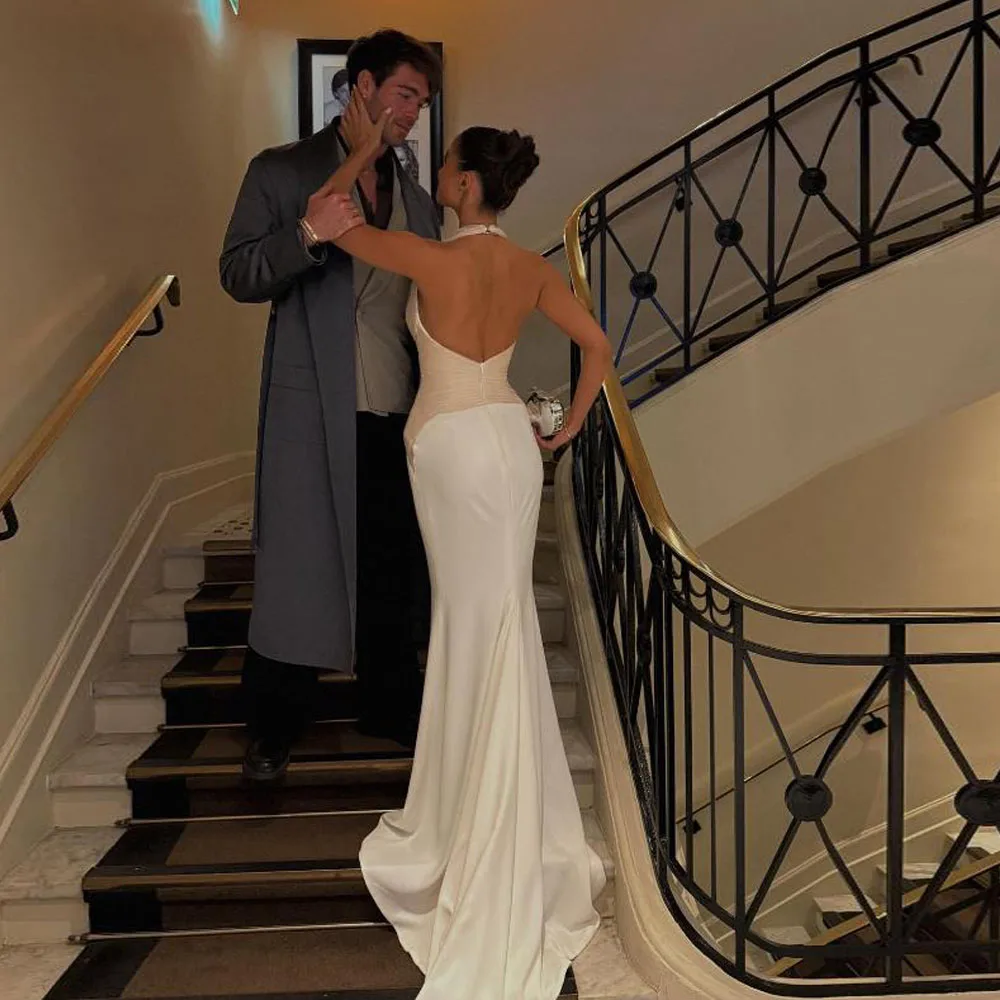 カスタムメイドのプランジングホルターネックイブニングドレス2025プリーツバックレスマーメイドウェディングドレスホワイトサテンブティックマキシドレス