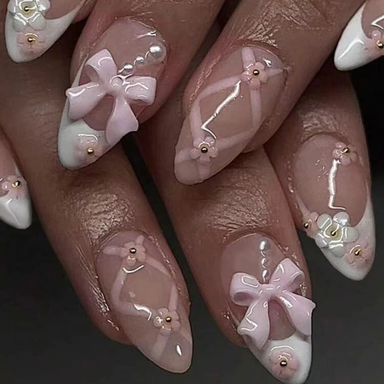 24 Stück French Flash White Border Cherry Blossom Strass-Kunstnägel, aufhellendes Nagelset mit abnehmbaren Kunstnägeln für Festivals – Detail 5