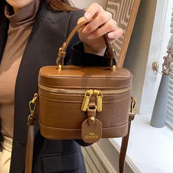 Borsa a secchiello con cerniera a mano di struttura di lusso 2023 borsa a tracolla in PU Chic di nuova moda borsa piccola da donna borsa per il trucco da viaggio borsa per telefono