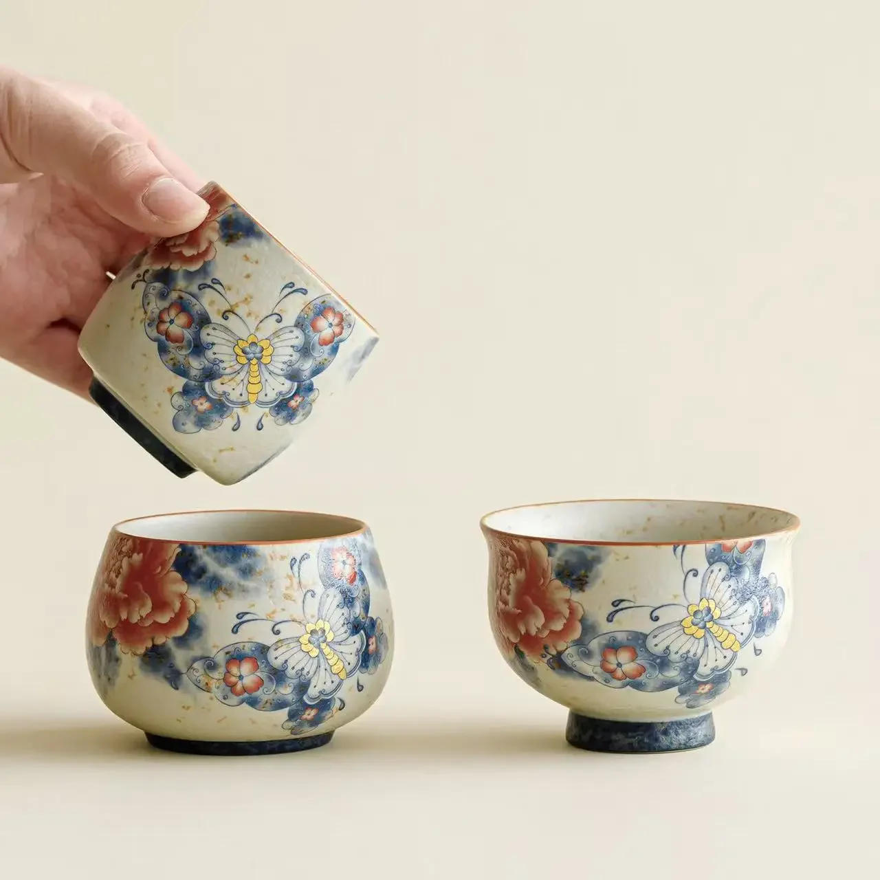 1PC Caramel Glaze Butterfly Dance Peony TeaCup Ceramic Master Cup Household Chinese Retro KungFu TeaSet TeaCup Gift Tea Ceremony