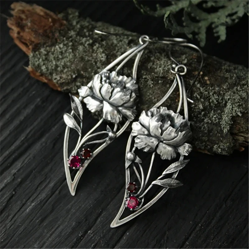 Vintage Metal Personality Design Plant Hand Carved Flower Earrings For Women Inlaid Red Stone Ladies Dangle Leaf Jewelry Earring