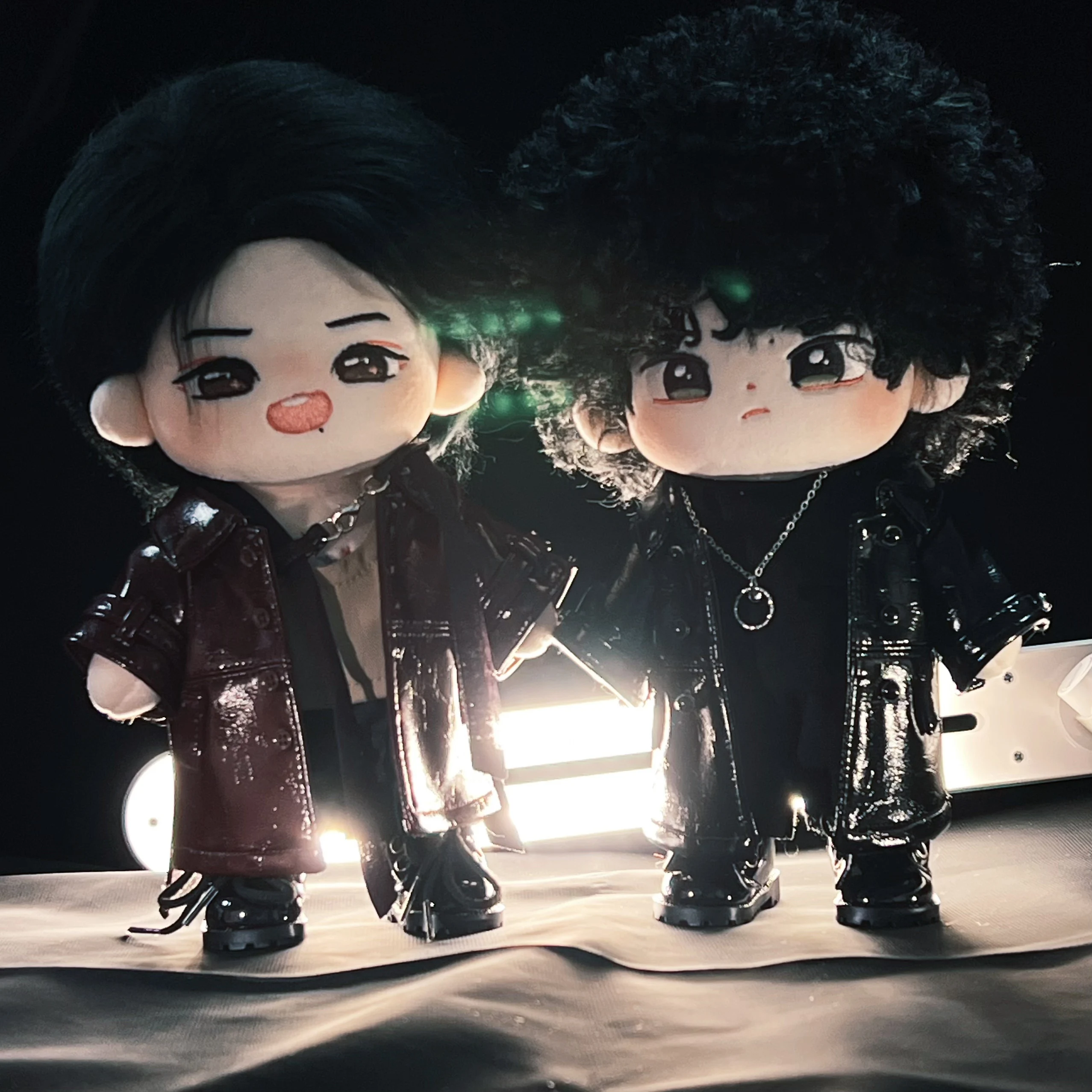 In Voorraad 20 Cm Poppenkleertjes Idool Wang Yibo Lange Lederen Jassen Mode Pak Gevulde Knuffels Pop Accessoires Anime Speelgoed Ki