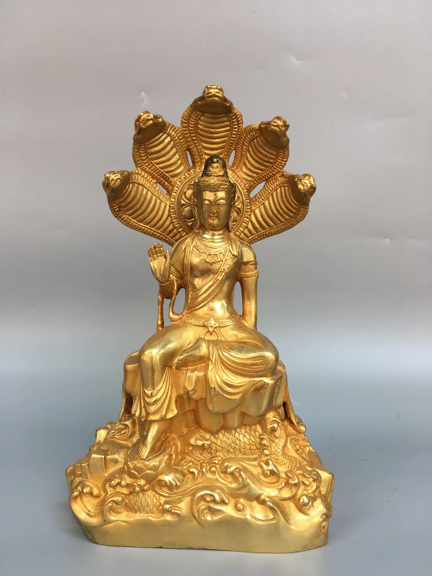 Made during the Yongle period of the Ming Dynasty, this gilded copper statue of the Bodhisattva Avalokiteshvara s),Free shipping