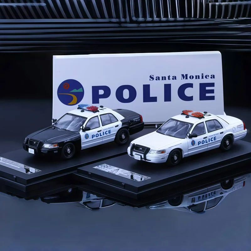1:64, conjunto de carro duplo Santa Monica cv, modelo de brinquedo colecionável de carro de simulação em miniatura fundido em liga, item de coleção e exibição.