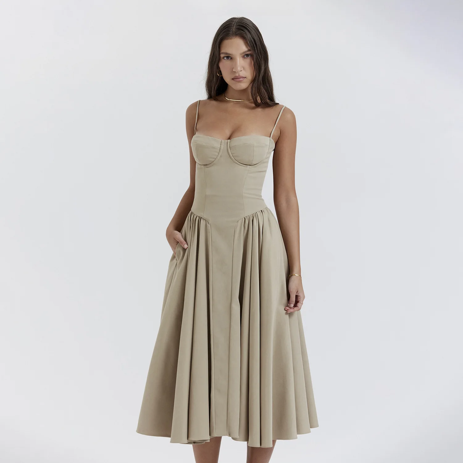 

Retro dress slim fit sexy backless mid length skirt with a single neckline and thin shoulder straps, mid waist camisole skirt