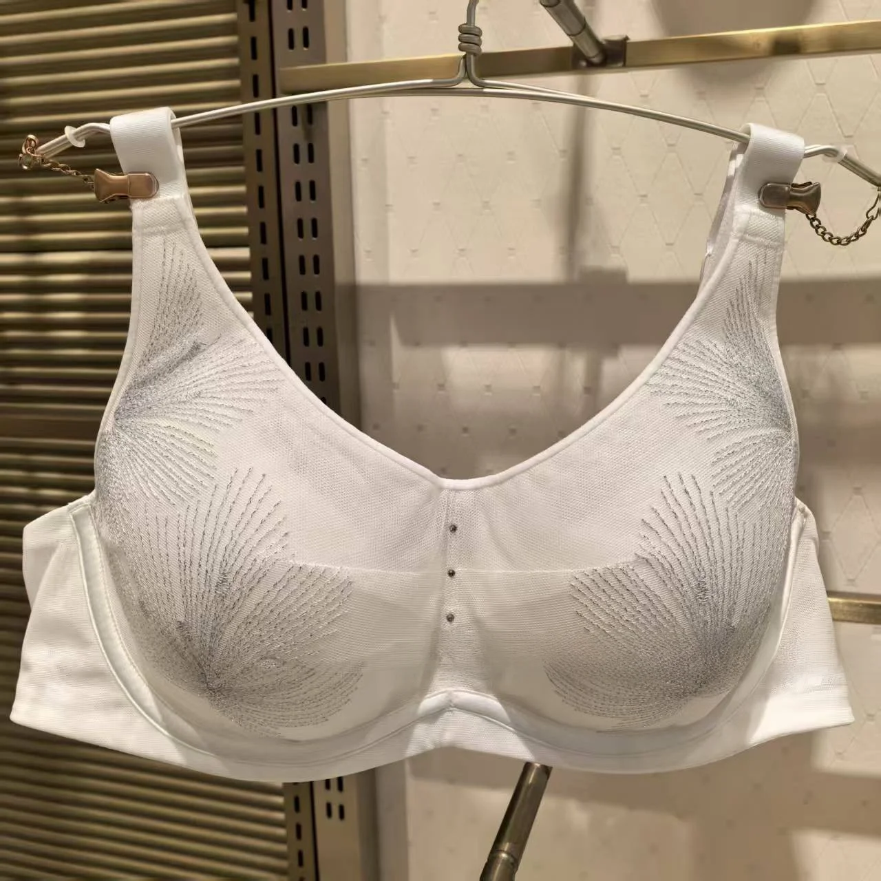 aimixing-spring-summer-women's-underwear-34-cup-thin-model-chest-small-effect-one-piece-v-neck-fixed-strap-bra-am11b032