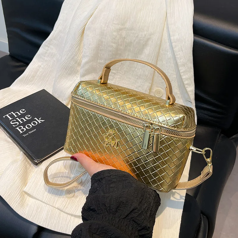 

Сумка через плечо в форме помады 2025, маленькая сумка через плечо Y2K с металлической цепочкой, модная нишевая сумочка для женщин