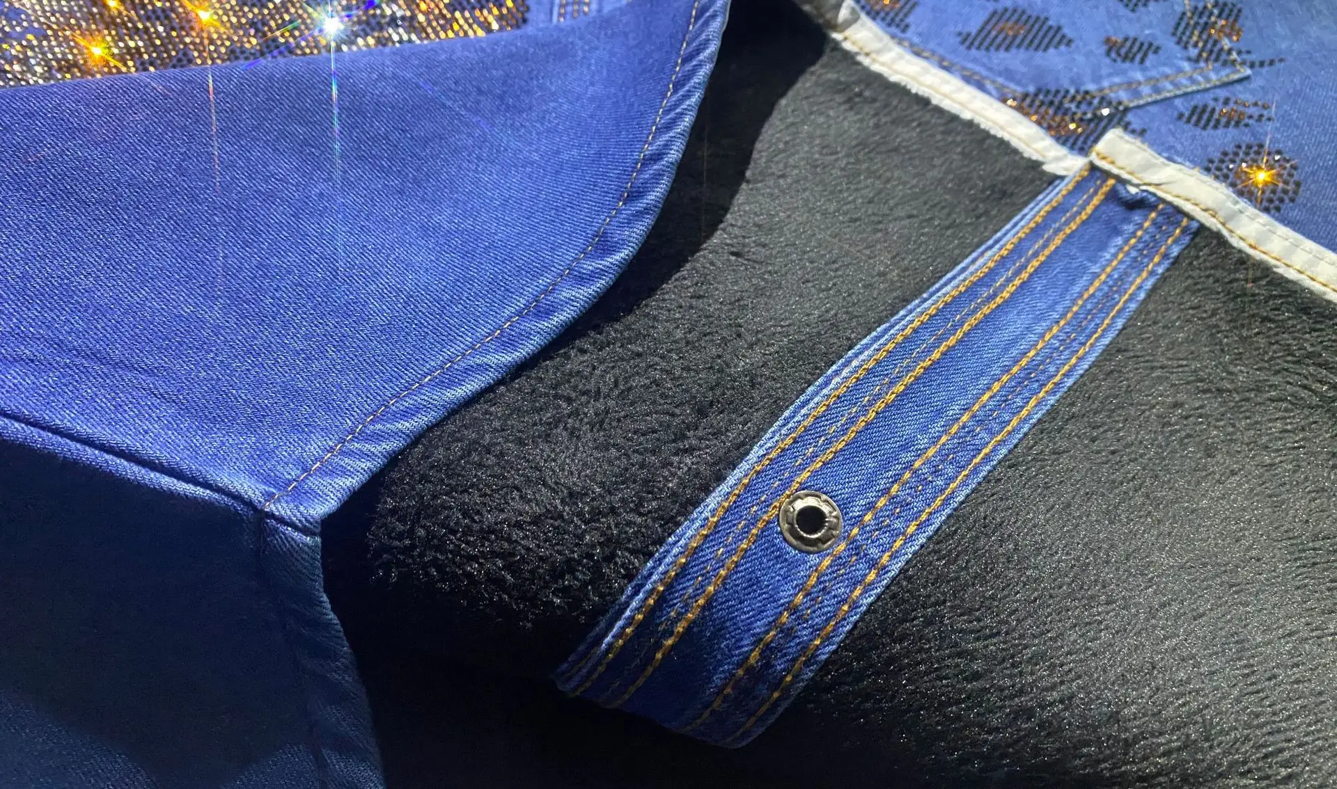 2025 Camisas vaqueras de manga larga con diamantes de leopardo, ropa de lana para mujer, blusa vaquera holgada de longitud media, costos Jahфточки Ж Jaya Ij??? Ijд Senin