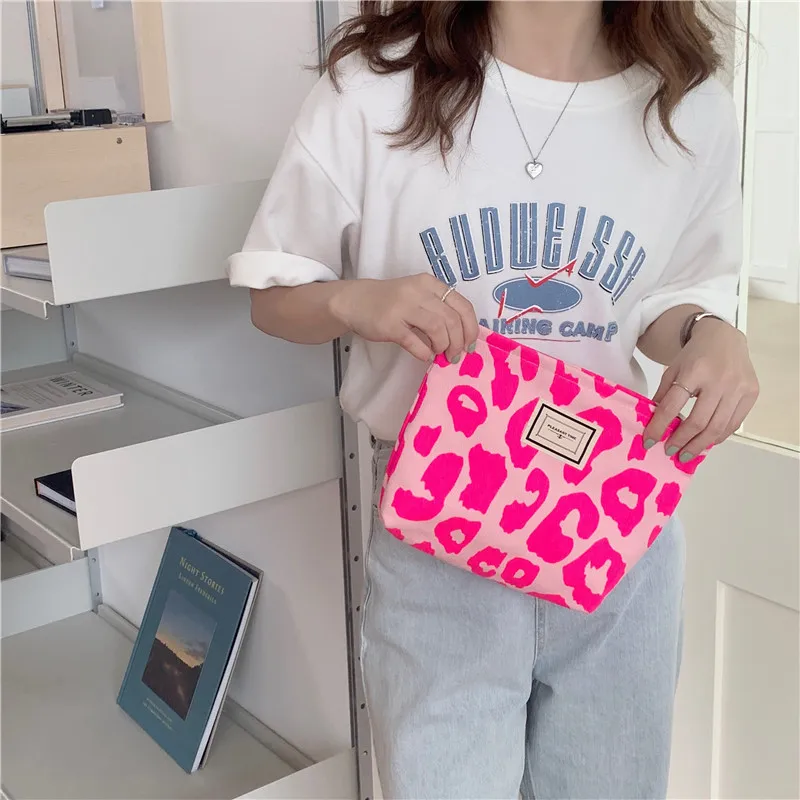 Borsa per cosmetici da donna con stampa leopardata rosa Borsa per cosmetici piccola da donna con fiore retrò Borse da viaggio Borse per matite per