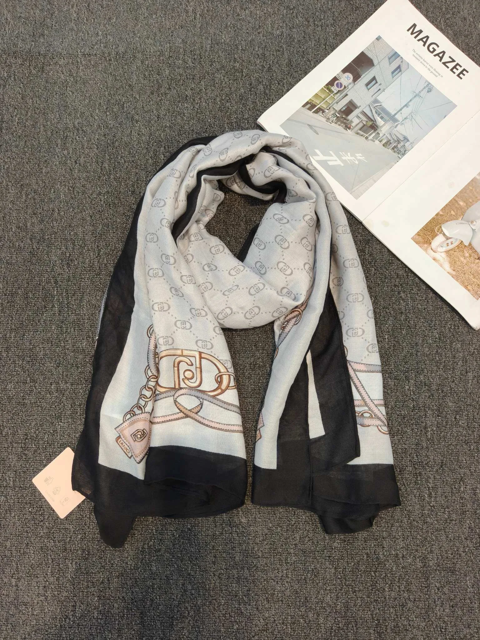 Original italienischer Einzelschal im europäischen und amerikanischen Stil, leichtes Strandtuch mit Sonnenschutz, bedruckter großer Schal – Detail 1