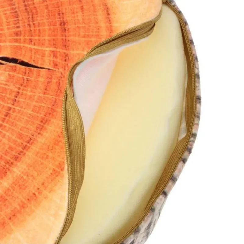 Niedliches, rundes Sitzkissen aus weichem Plüsch mit Holzmaserung, Dekokissen in Stumpfform für Zuhause und Auto – Detail 14