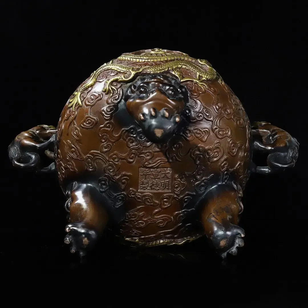 Copper gilt Longteng Yunhai three-legged auspicious beast incense burner is 42 cm long, 30 cm wide, 38 cm high and weighs