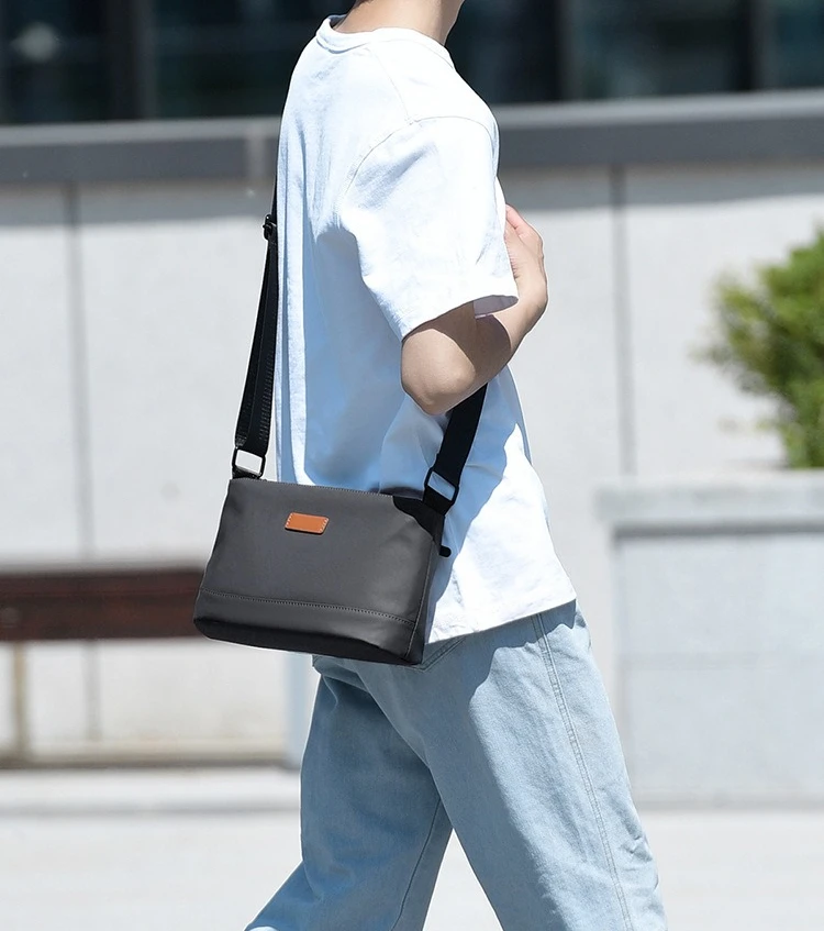 

Водонепроницаемая мужская сумка на одно плечо из кожаной пленки, с плоским хранилищем и квадратным рюкзаком через плечо большой вместимости.