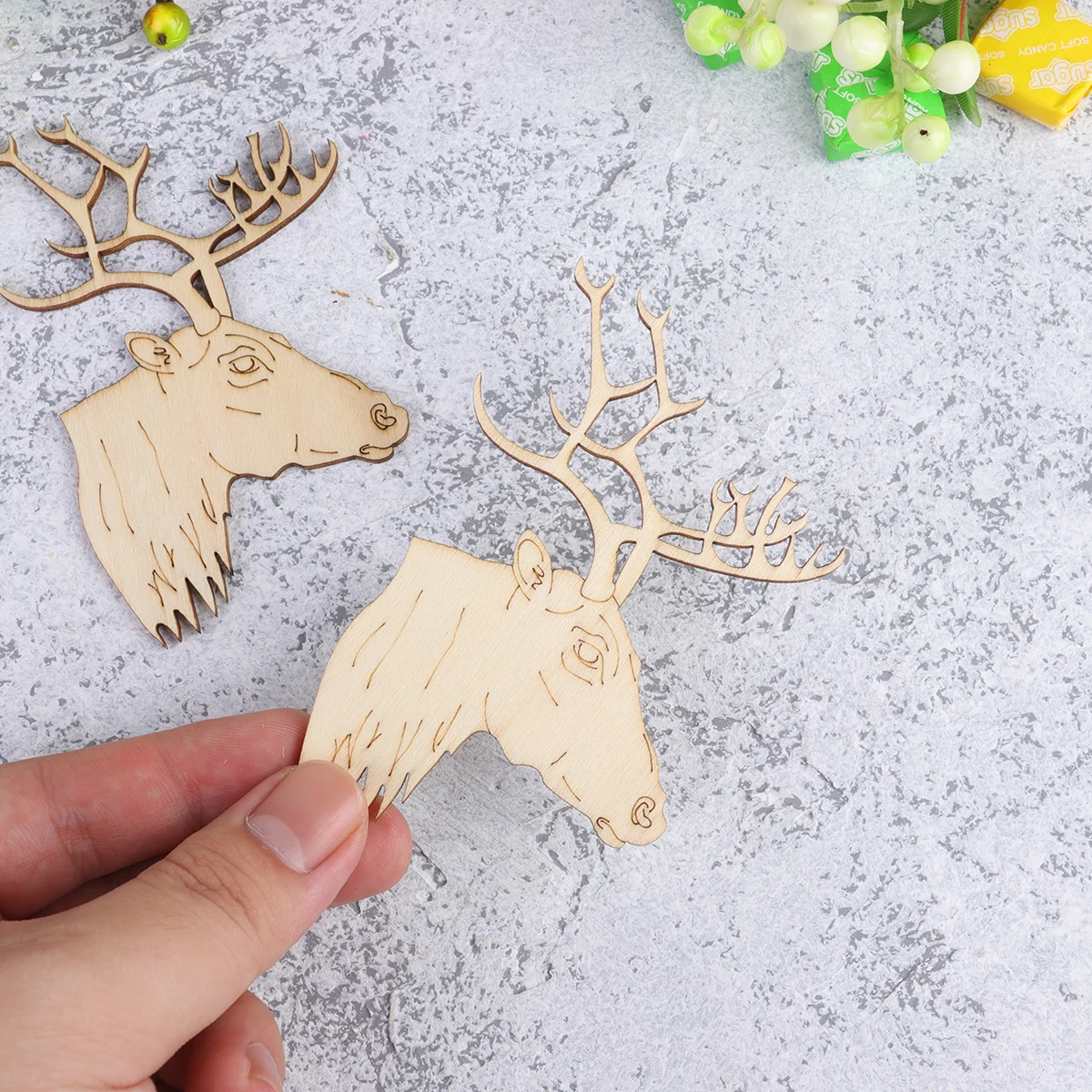 

20Pcs Wood Christmas Hanging Decorations Lovely Deer Head Pendants Fine Craftsmanship DIY Paintable Ornaments for Tree Home Cafe