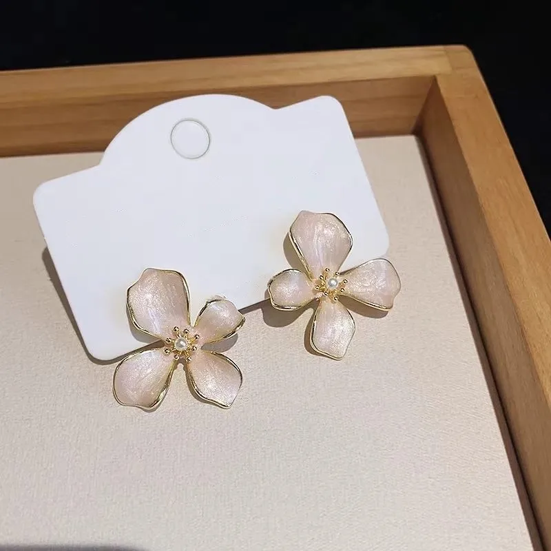 

Sweet temperament, flowing sand, oil painting, flower, pearl earrings, women's niche design, exquisite fashion, versatile earrin