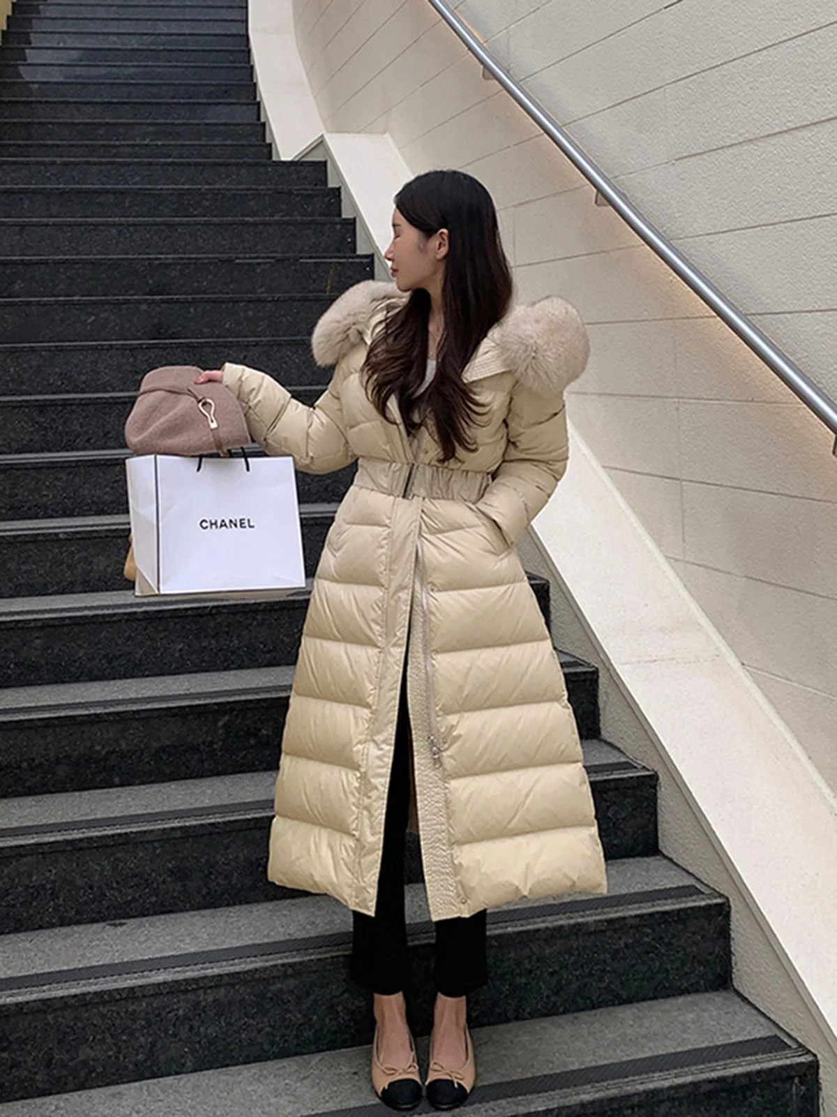 

Новая женская зимняя удлиненная куртка-пуховик Champagne Long Down Jaet с меховым воротником, приталенная, теплая, в корейском стиле