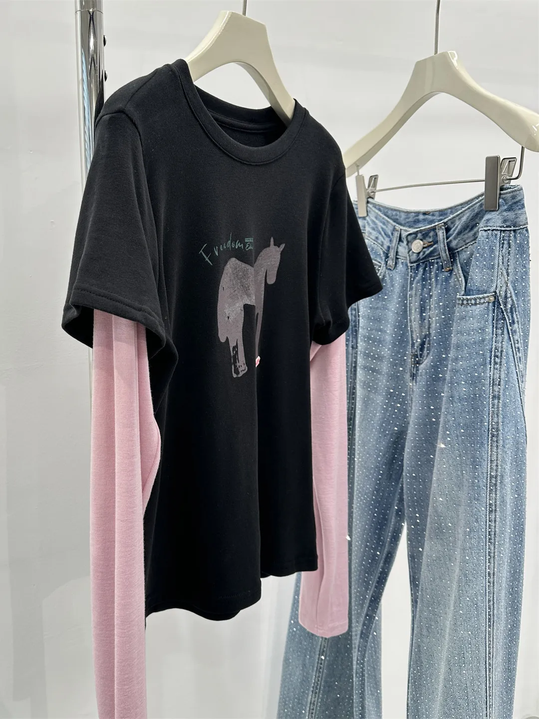 

Женская повседневная футболка с длинным рукавом и контрастными вставками, имитация двухслойности, дизайн 2026 года, корейский стиль