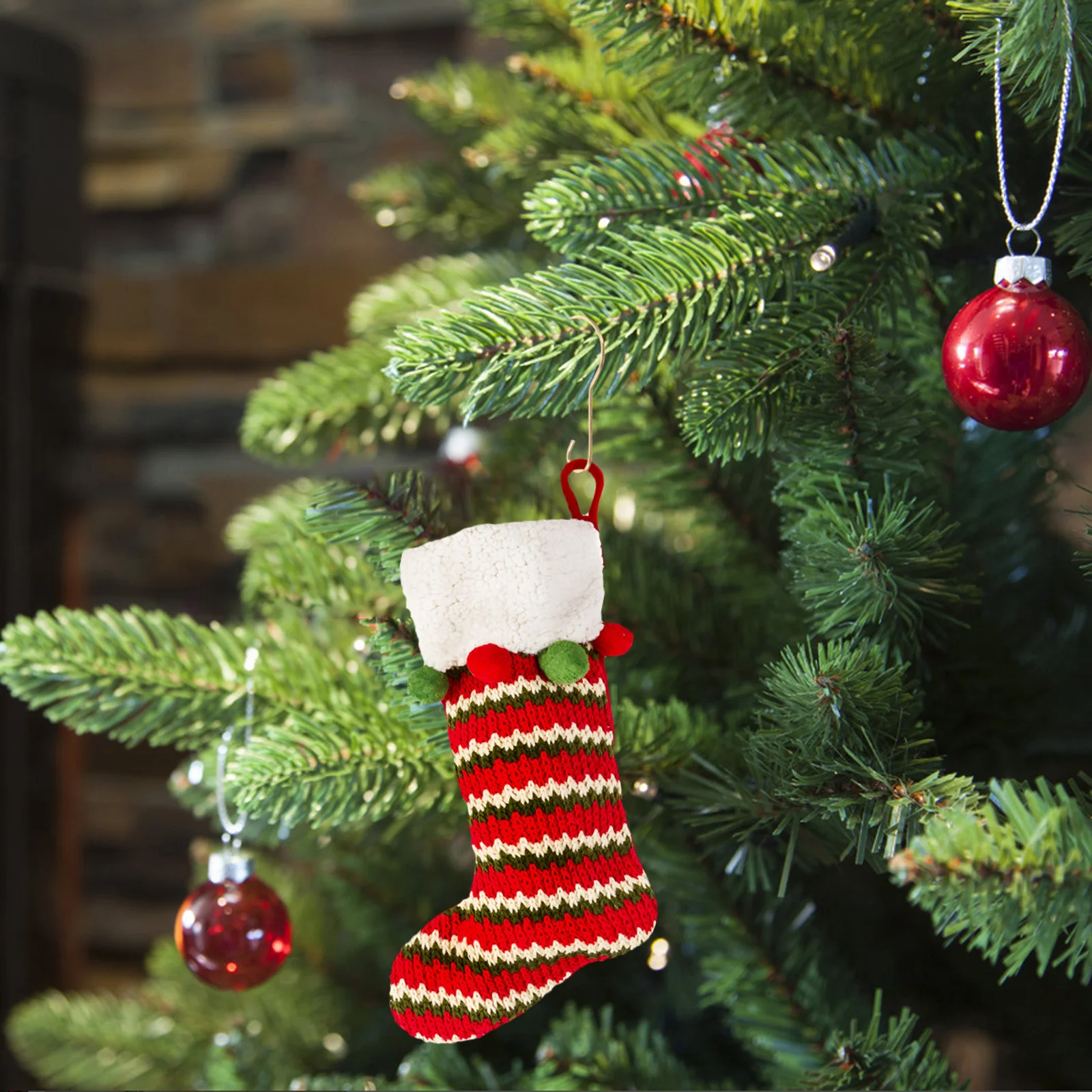 

200Pcs Holiday Decoration Hooks Metal Ornament Hangers for Outdoor Lights Indoor Decor Garden Lanterns Weatherproof Hanging