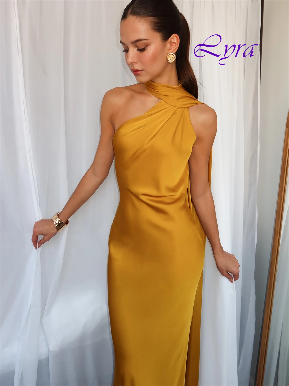 فستان سهرة بسيط مخصص ومثبت للمناسبات الخاصة من الساتان الرسمي وفساتين كوكتيل بأربطة من الخلف