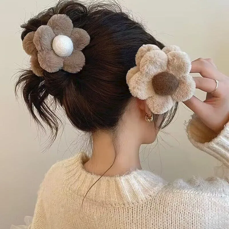 Fluffy Plush Large Crab Hair Claw Clips Women Girls Faux Fur Sweet Flower Ponytail Hair Clamps Barrettes Hair Accessories Winter