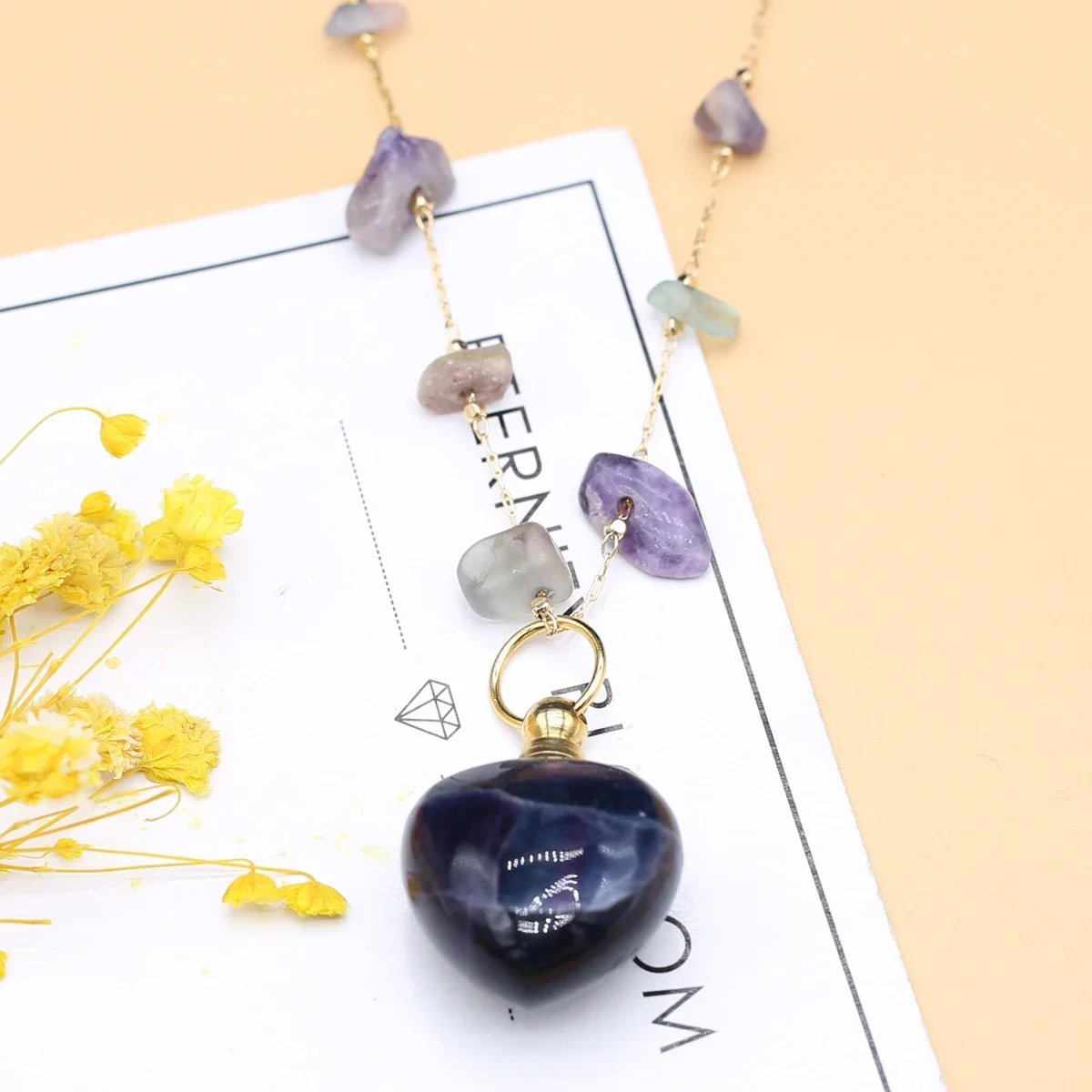 Natural Stone Perfume Bottle Necklace Essential Oil Diffusers Natural Amethysts Gravel Stone Chain Charms for Women Jewerly