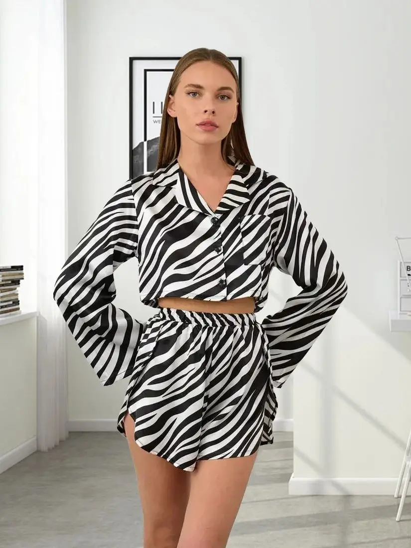 

Женский пижамный комплект Hiloc из 2 предметов: топ с длинными рукавами-фонариками и шорты из атласной ткани с принтом зебры, свободный крой, на пуговицах, для сна, 2026