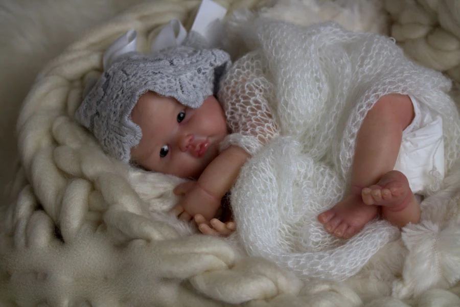 Mina Mini Reborn Doll Kit 10Inch Unfinished Unpainted Doll Parts Contain Body and Eyes Give your Child Birthday Christmas Gift