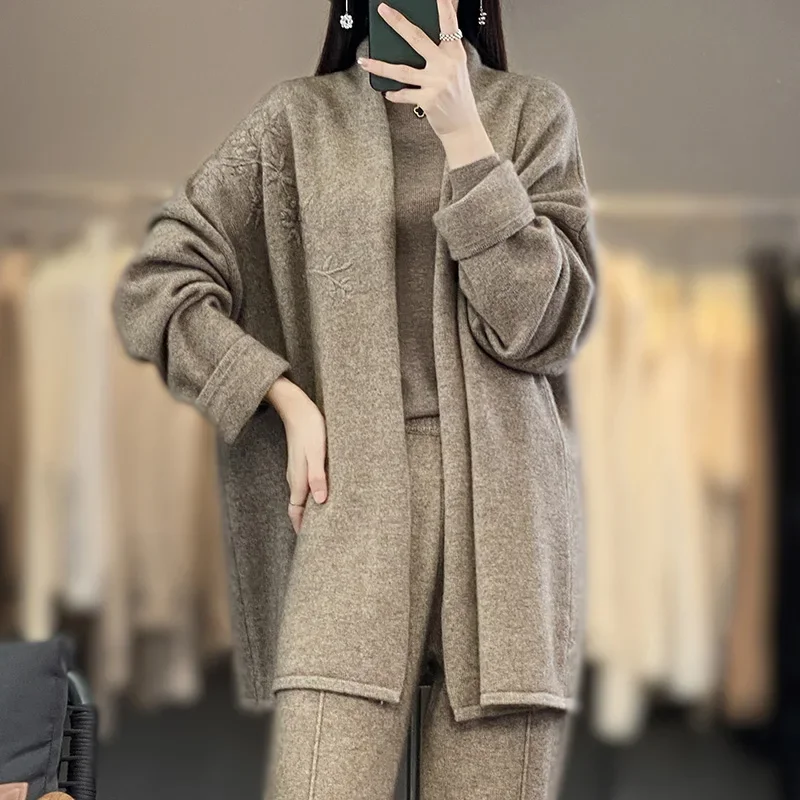 Ladies hand-embroidered cashmere cardigan long sleeve V-neck lapel knitted sweater comfortable loose windbreaker