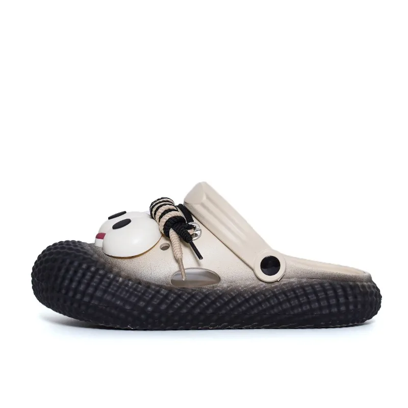 

hole shoes are worn outside, one pedal of thick-soled EVA, and two lazy slippers are worn.