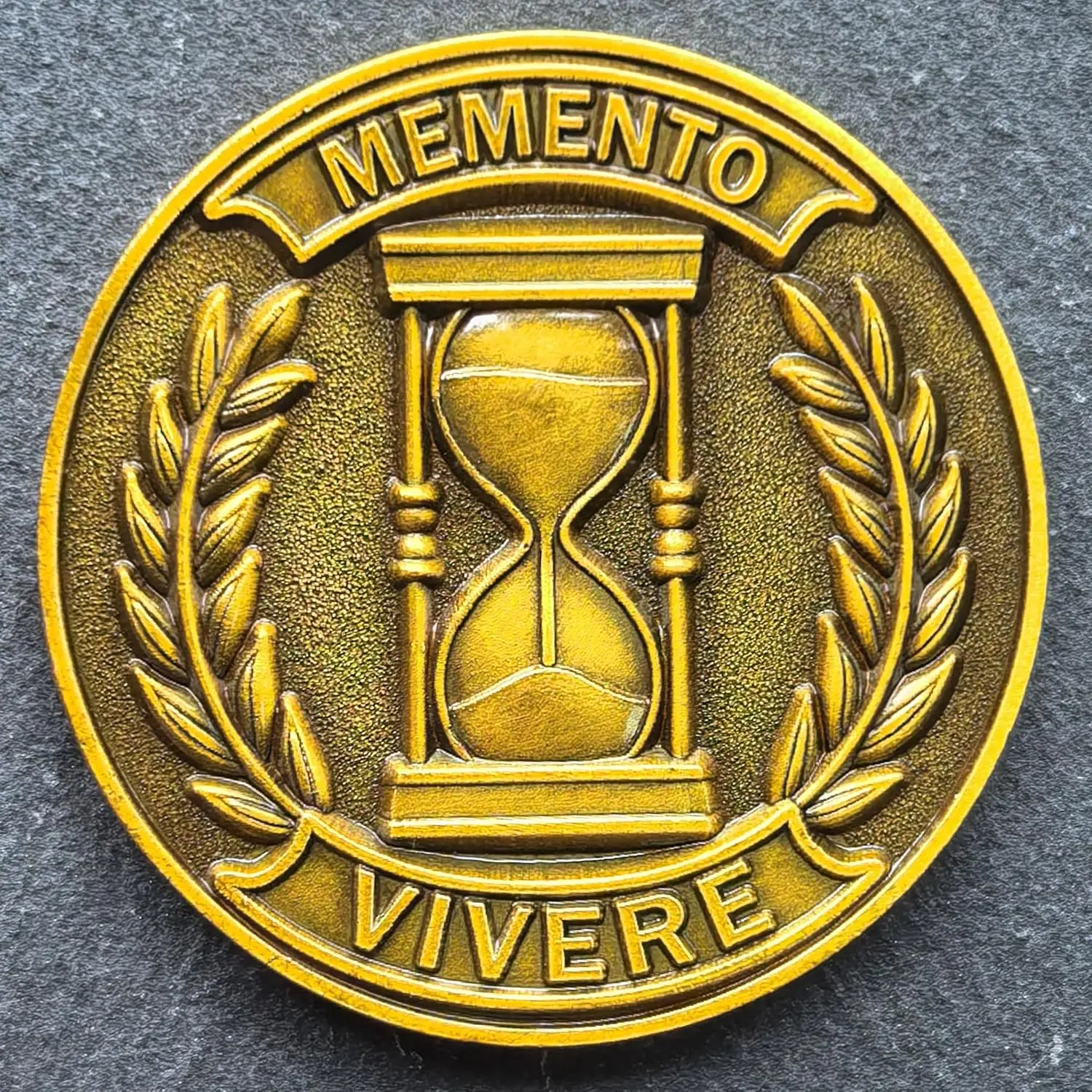 عملة تحدي Memento Mori - إكليل جمجمة وغار مقاس 1.37 بوصة، عملة تحفيزية للانعكاس، الحكمة، الشجاعة، هدية ملهمة