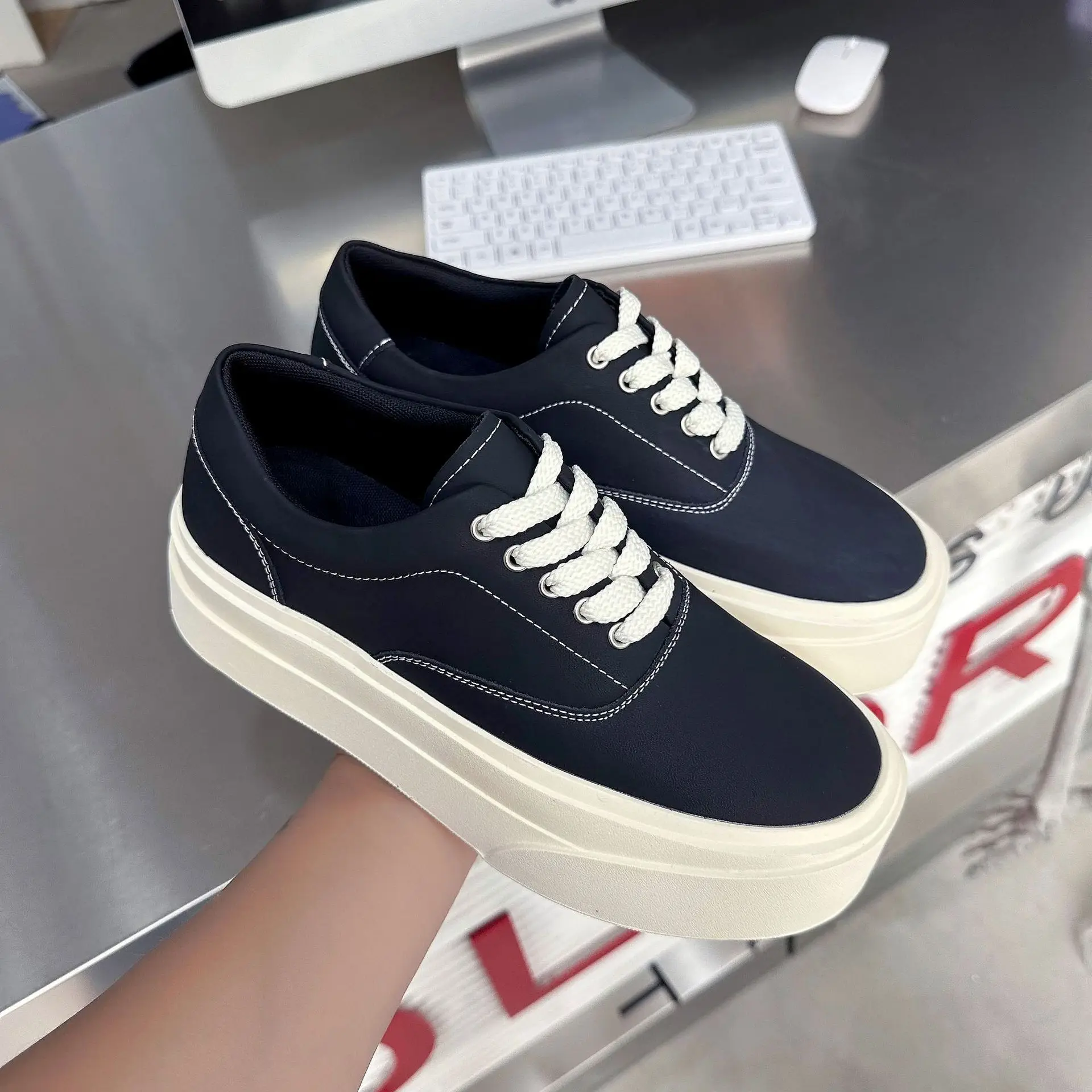 

2026 new spring and summer versatile men's shoes breathable thick-soled heightened sneakers
