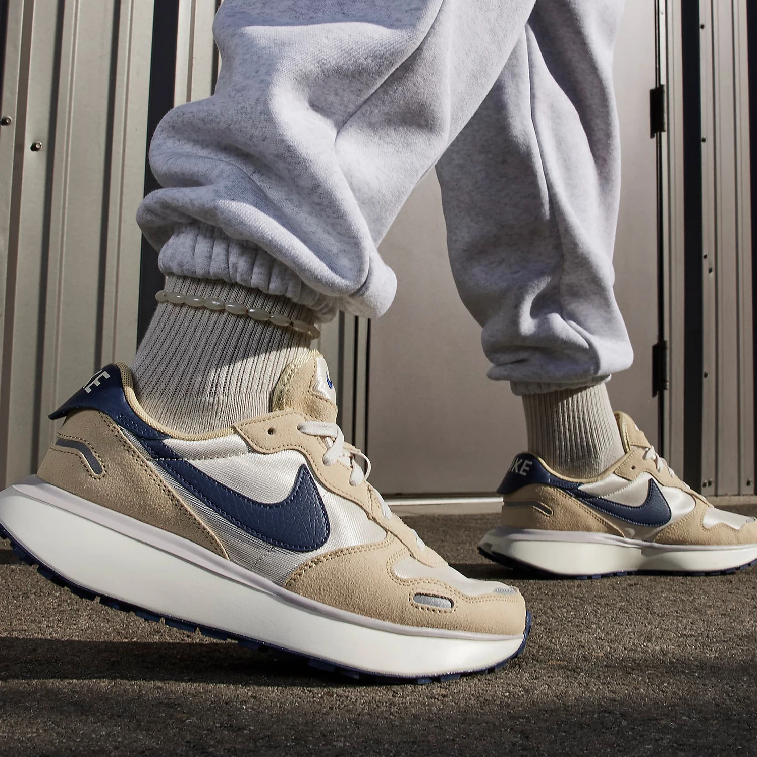 

Nike Authentic Phoenix Waffle Women's Retro Sneakers FD2196-101