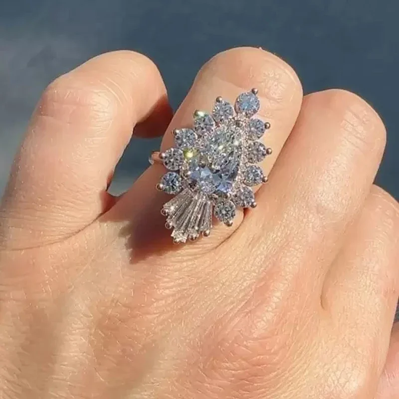 Huitan Eleganter Funkelnder Zirkonia-Ring für Damen Luxuriöser Zarter Hochzeits-Verlobungsring Edler Brautschmuck Modisches Geschenk für Damen