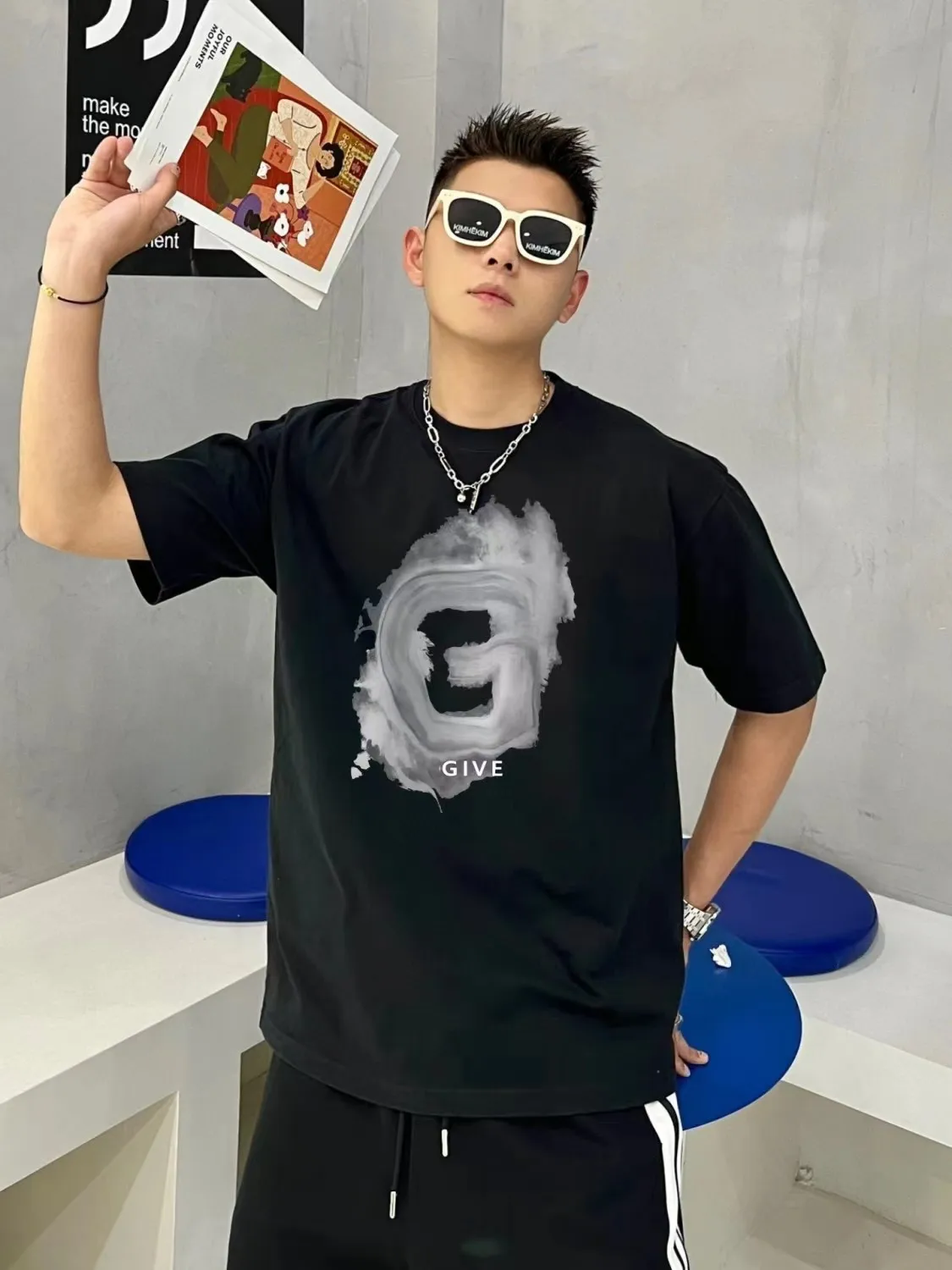 Summer Oversized New G-letter Graffiti Printed T-shirt for Men and Women, Light Luxury Half Sleeved Round Neck High-end T-shirt