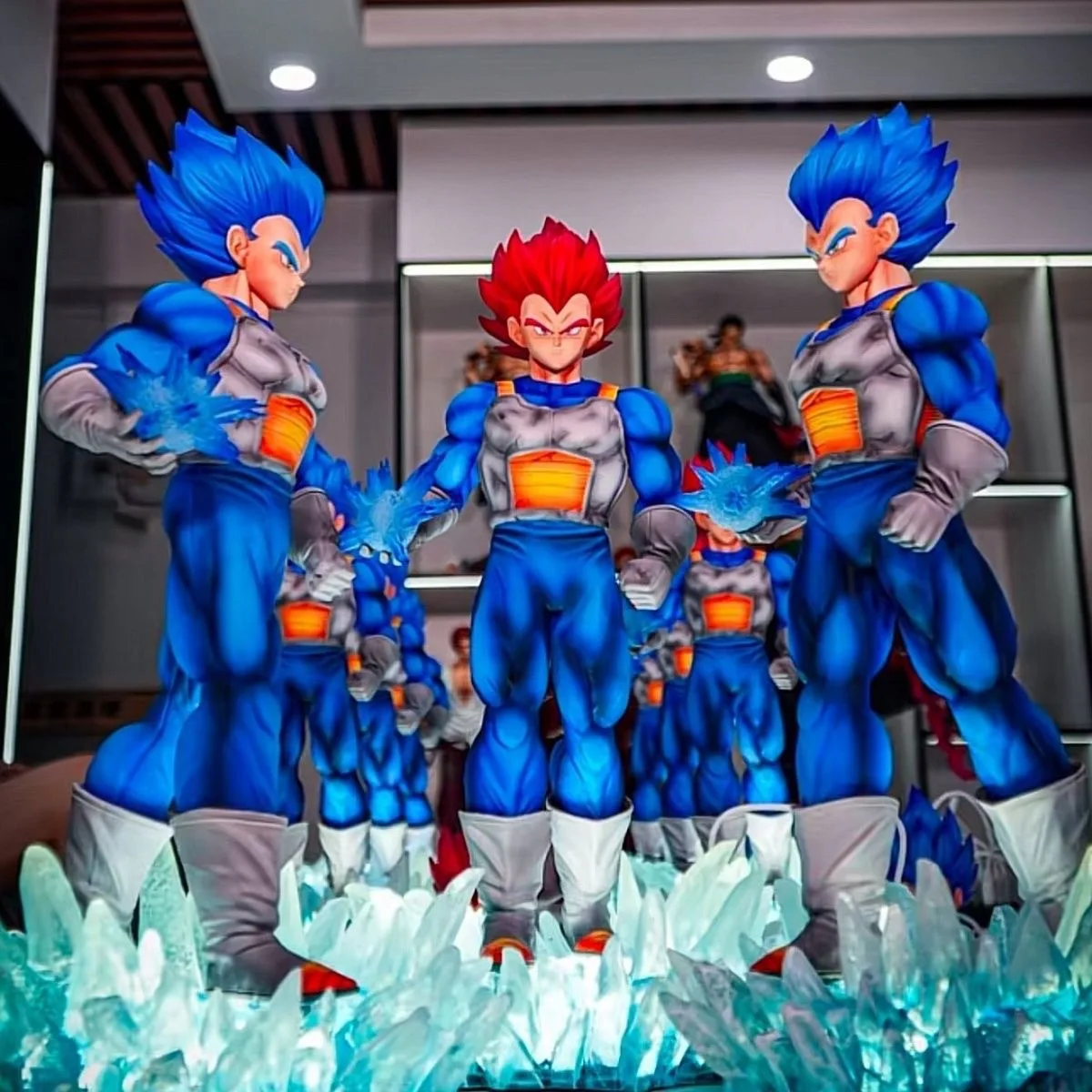 

33cm JT Studio Dragon Ball Vegeta Anime Figures Vegeta Son Goku Super Saiyan God Figure LED Light PVC Collection Model Toy Gift