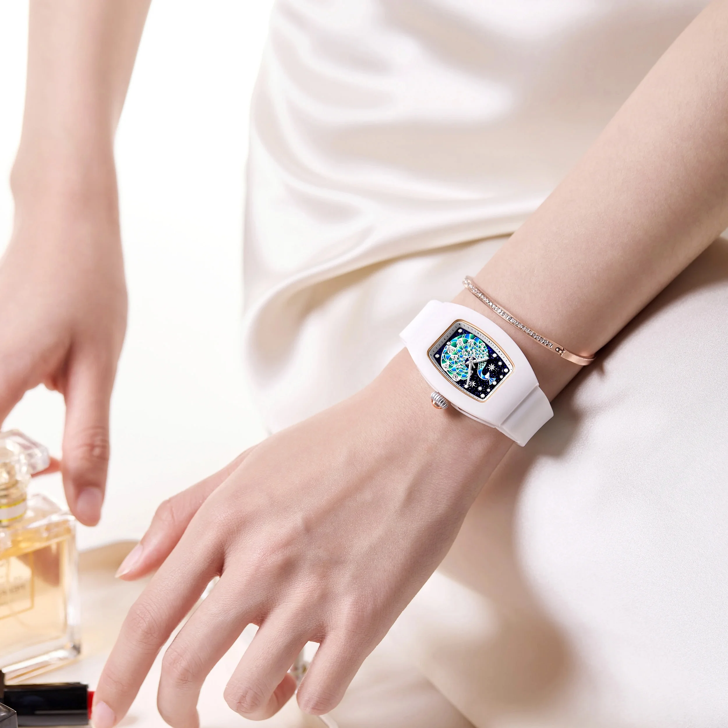 

WISHDOIT Design Women's Peacock Graphic Quartz Watch Ceramic Surface Japanese Movement 5AMT Daily Waterproof With Luminous