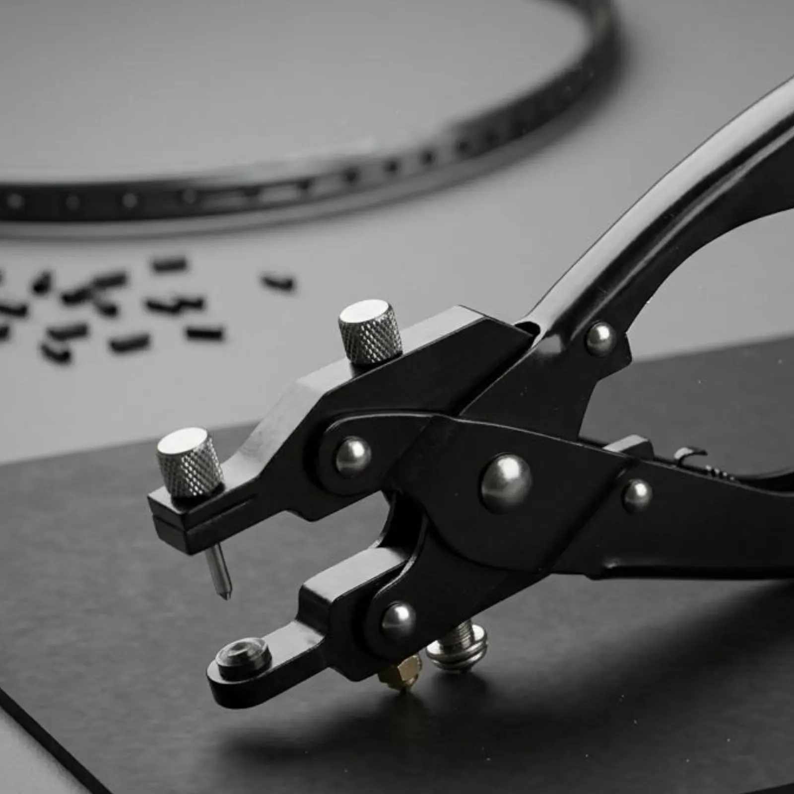 badminton-grommet-pliers-easy-to-use-racket-grommet-removal-pliers-badminton-racket-plier-3-in-1-eyelet-installation-plier