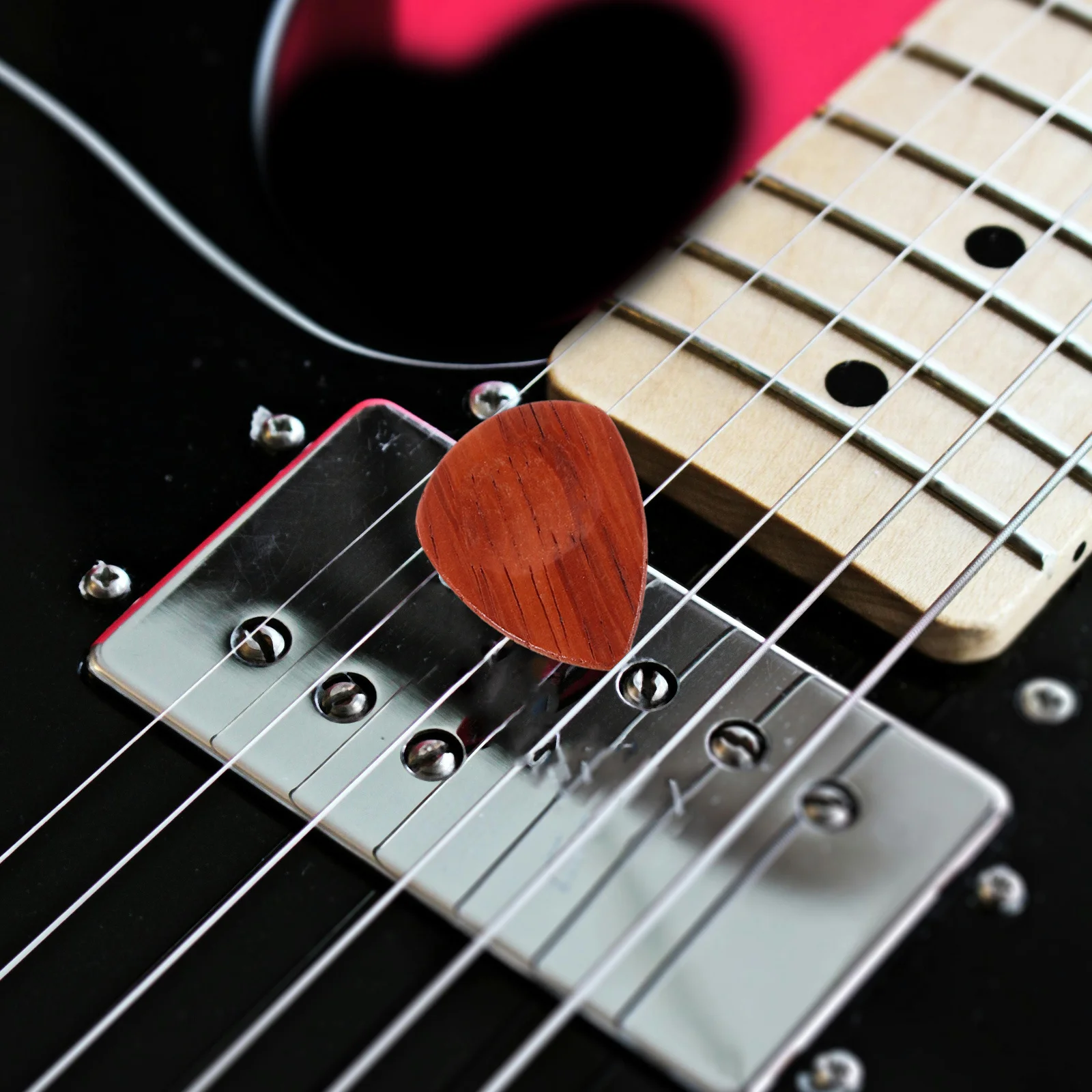 

7Pcs Wooden Guitar Picks Replacement Set for Acoustic Electric Bass Ukulele Thumb Finger Stringed Instruments Durable