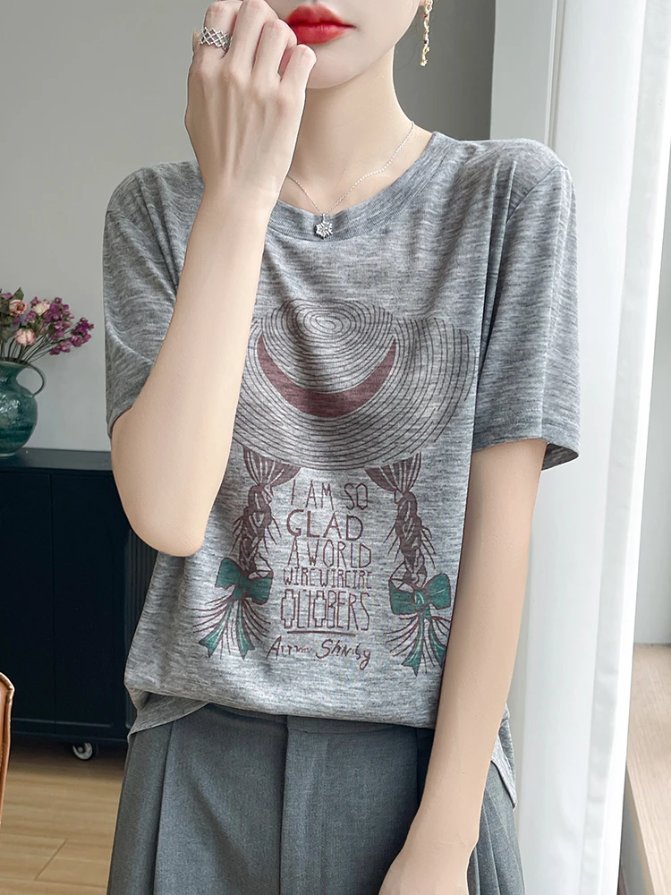 Dopasowany T-shirt z okrągłym dekoltem, chłodzący, z nadrukiem na czapce, wygodny, oddychający, letni, modny damski top z dzianiny.