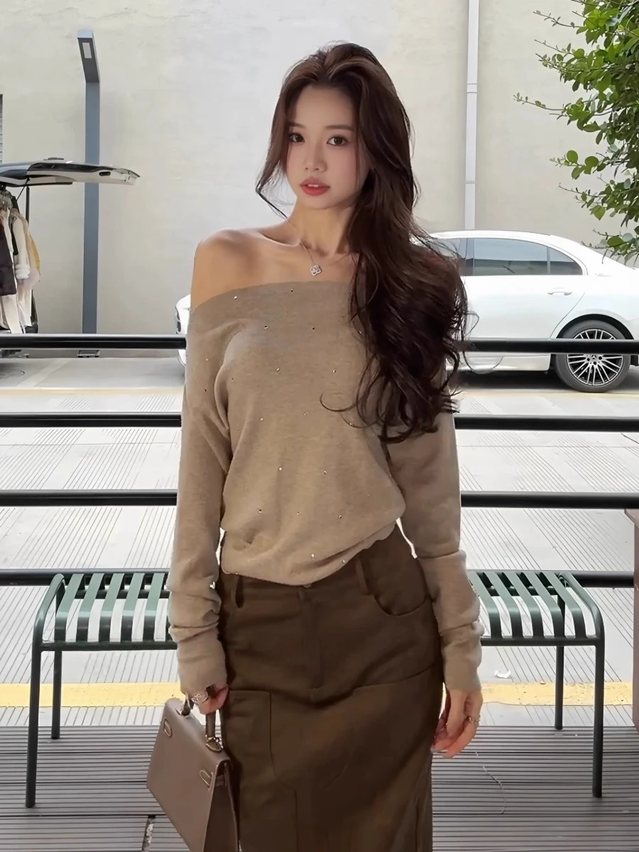 French Style Slim Fit Long Sleeve Knitted Sweater Women's Fashion Shoulder Bared Diamond Embellished Casual Wear for Autumn W...