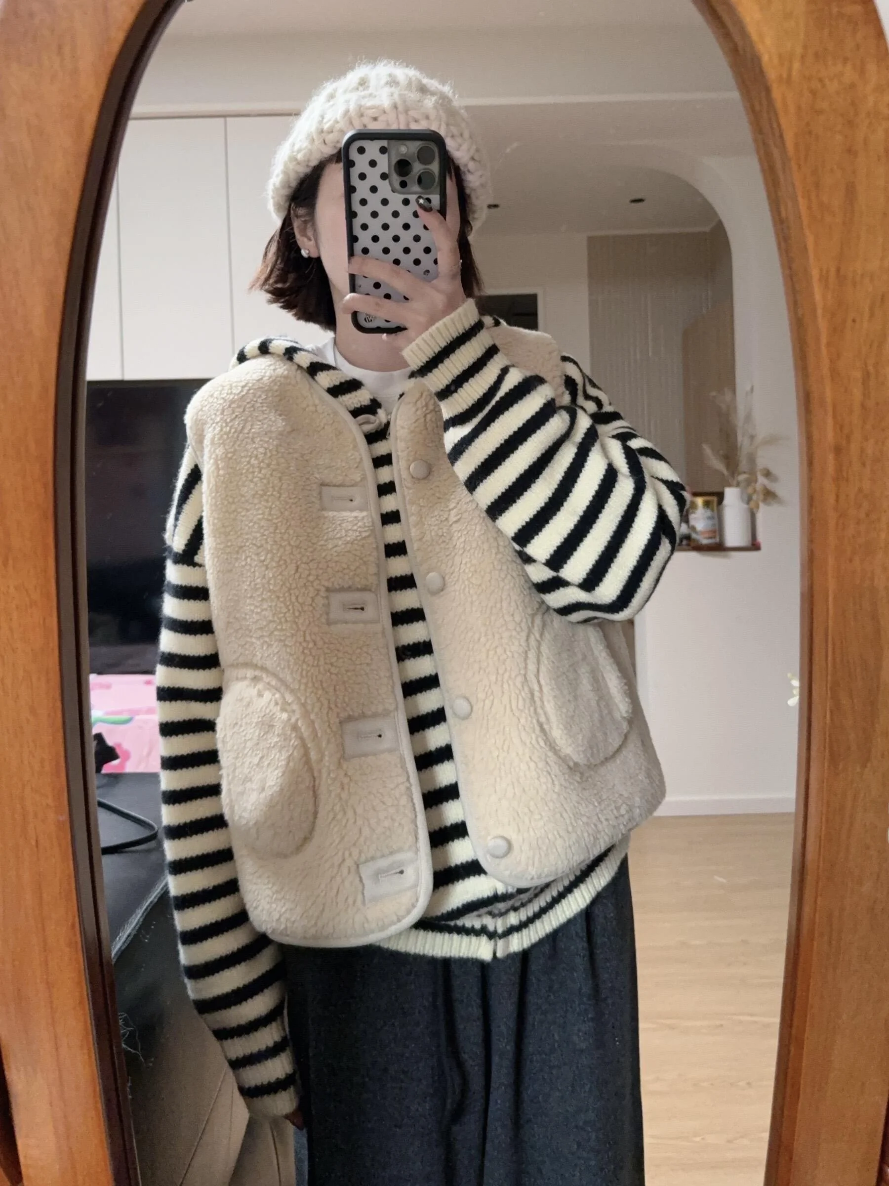 

Chic round Ne Lamb Fur Vest Women's Autumn Winter Loose Svel Outerwear Trendy Commute Sle Single Button Closure