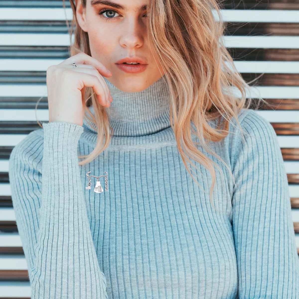 

2Pcs Dna Brooch Pin Fine Craft Detail Cares Attractive Breastpin Chic Design Casual Clothes Special Eye-Catching Graduation