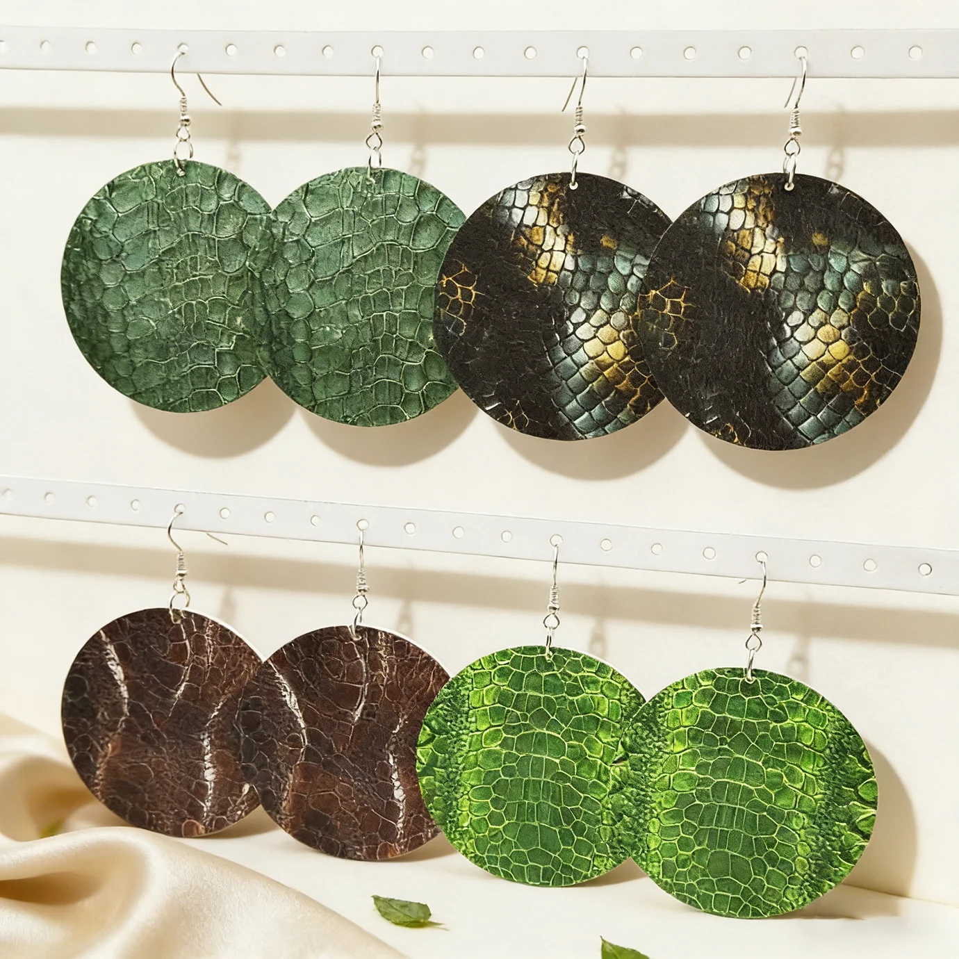 A Set of 4 Pairs of Round Earrings with Snake and Crocodile Patterns Printed on Them for Women, with a Unique and Wild Style