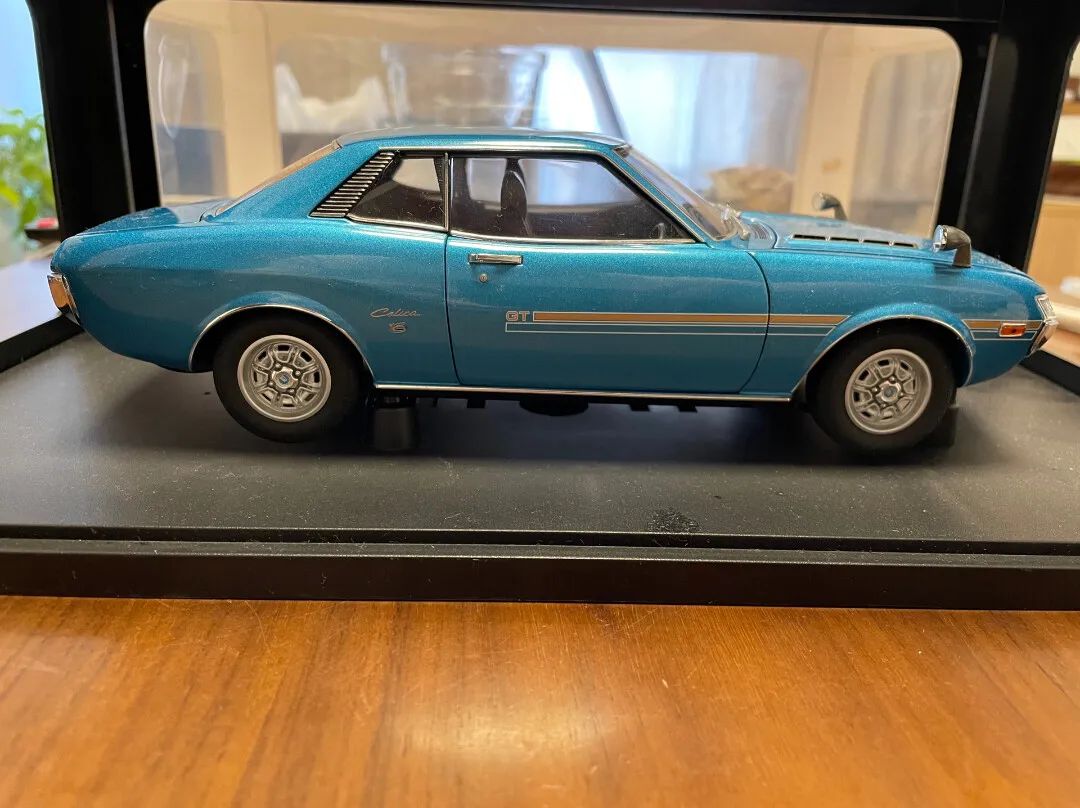 Autoart 1:18 Celica 1600GT (TA22) Simulation Limited Edition All Open Alloy Metal Static Car Model Toy Gift